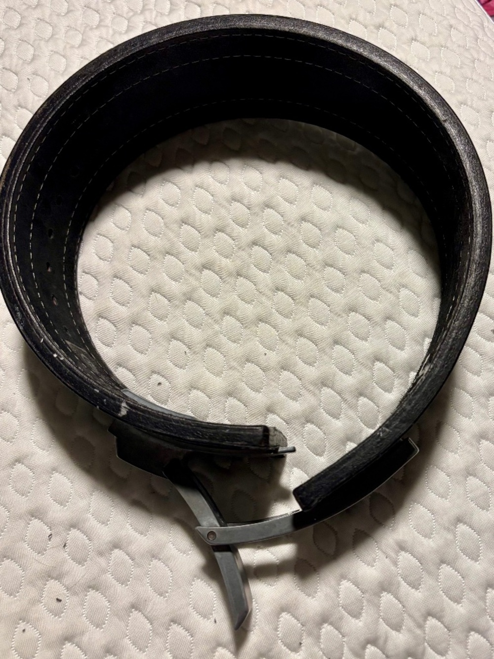 Weightlifting belt